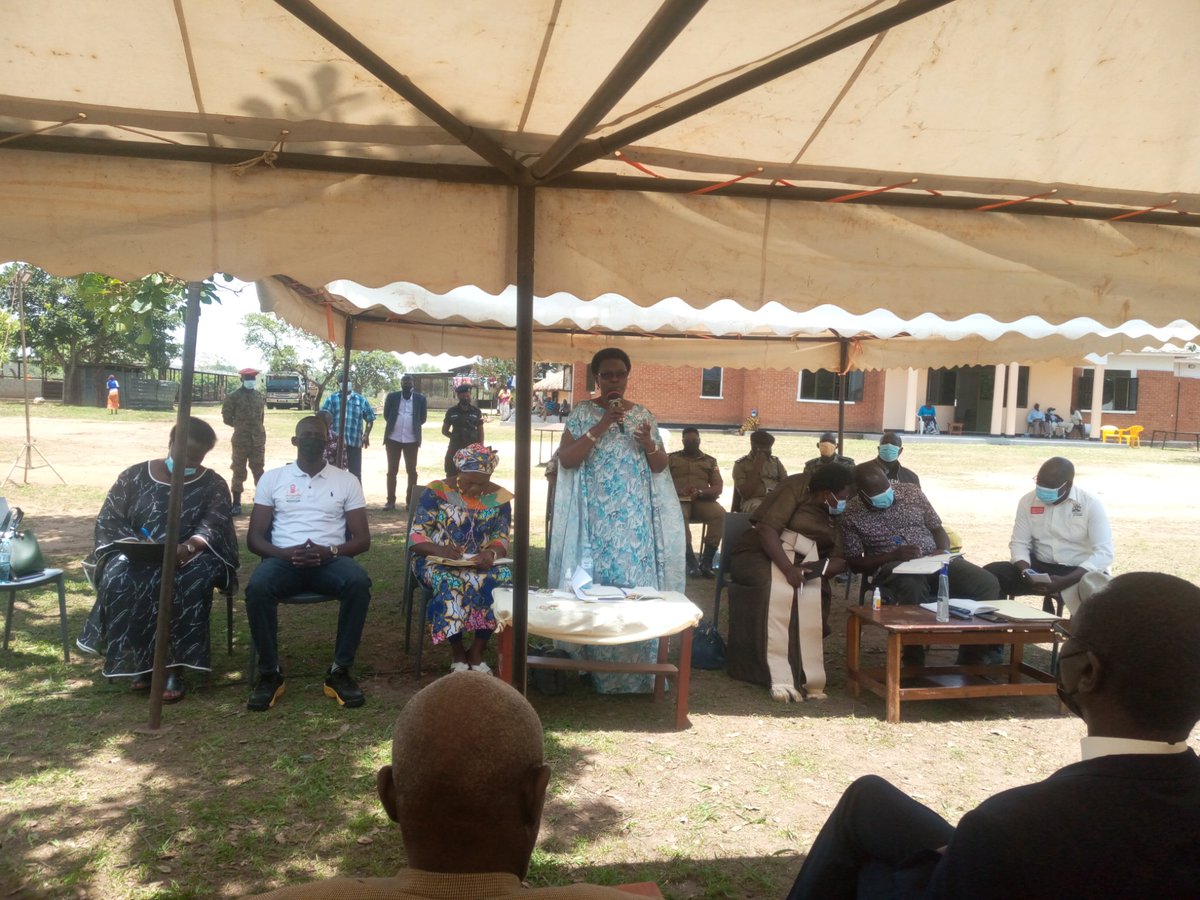 LocalOmoro's tweet photo. The Local Organizing Committee together with the National Organizing Committee Lead by the State Minister for Northern Uganda Affairs meet at the home of the Late Rt. Hon. Speaker of Parliament in Lalogi to review reports. https://t.co/mcgu9GX0yV