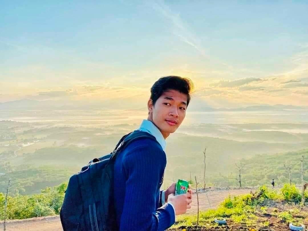 HURFOM's tweet photo. These three young activists were also sentenced to 7 years in prison by the junta-backed court in Dawei. They have been arrested and forcibly detained since Sept last year. They are Ma Shar Pyae Kine, Ko Soe Pyae Aung and Ma Soe Mee Mee Kyaw. https://t.co/KogPCSJdBd