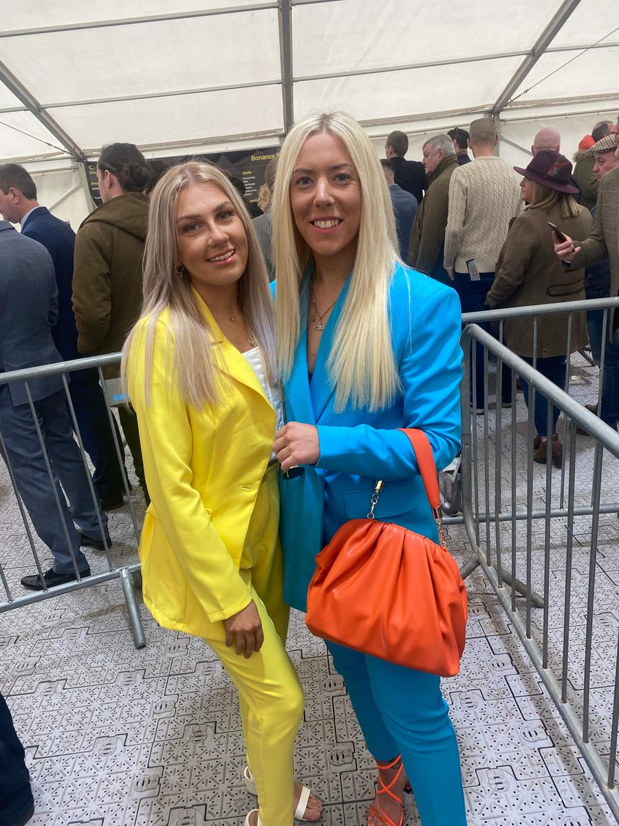 TonyrefailWelf1's tweet photo. Two of our players doing their bit in support of Ukraine at Chepstow Races. @swwgl

#uppawelfare
#StandWithUkraine https://t.co/FYVAhkvq5f