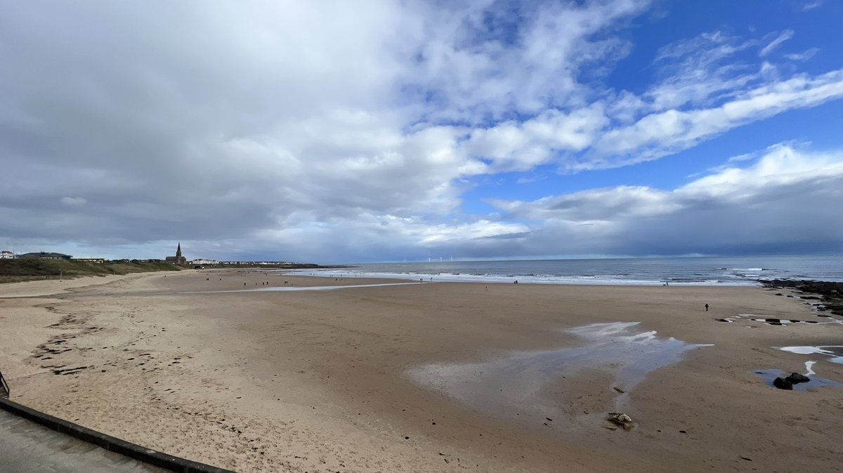 rungeordierun's tweet photo. As ever, a perfect start to the weekend. Thanks to @DF_Fitness and @markyflemingpt for a great session. Thanks also to the rest of the people in the group that help to inspire and motivate. Loved that. #beachbootcamp #tynemouth #tynemouthlongsands #exercise #motivation #lovedthat https://t.co/xP7p0FIsQe