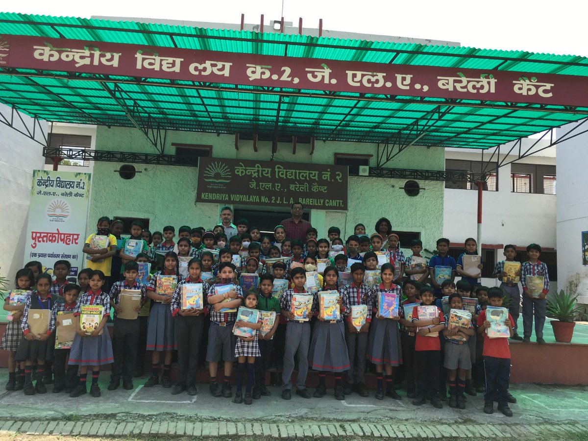 Jagdish29043129's tweet photo. KV JLA Bareilly. Students of primary classes are very happy after receiving books as a gift from their seniors. https://t.co/sR4wsNjSm9