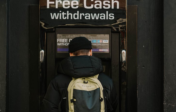 Literacy_Trust's tweet photo. Our #WordsThatCount financial resilience campaign with @Experian_UK helps young people make better financial decisions while improving their literacy skills. This fortnight we’re empowering 16-25 year-olds to better understand their payslips: https://t.co/UG92JgM4si https://t.co/KUhBxz5deN