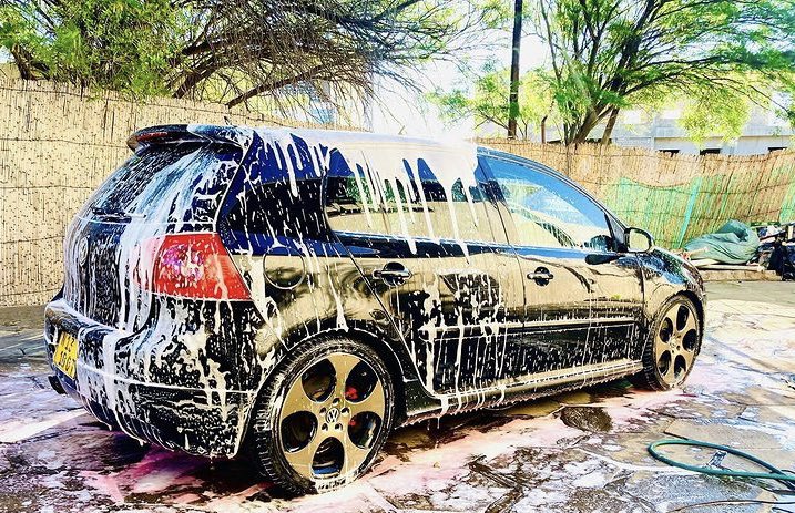 frontyardNam's tweet photo. That other outdoor chill.. carwash, kitchen and bar🙏🏾 #Frontyard https://t.co/poaGh2rc9c