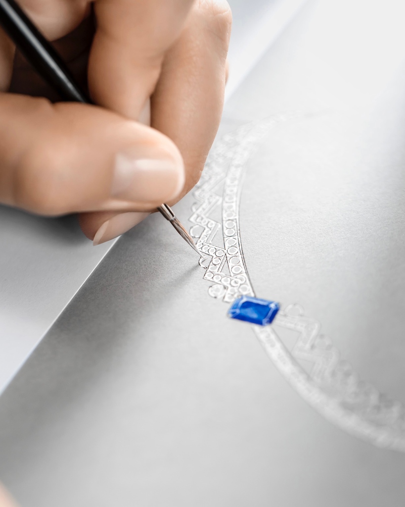 Dior's tweet photo. Representing a fusion of couture codes with the prestige of #DiorHauteJoaillerie, discover 'Galons Dior', the new 81-piece collection https://t.co/MmKvQN8D1F by Victoire de Castellane. And stay tuned for the upcoming #DiorSavoirFaire video.
© Pol Baril https://t.co/flninDgGPz