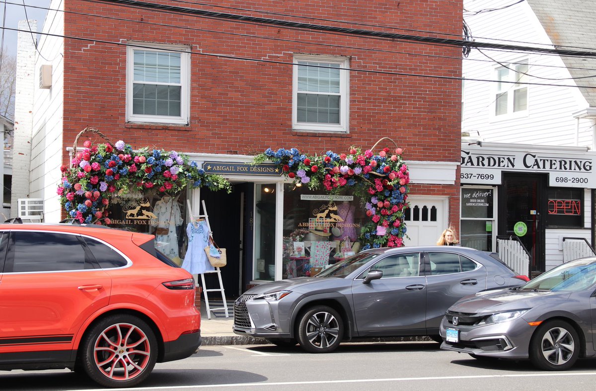 Guess which artificial flower display got the violation? bit.ly/3tY6yo0