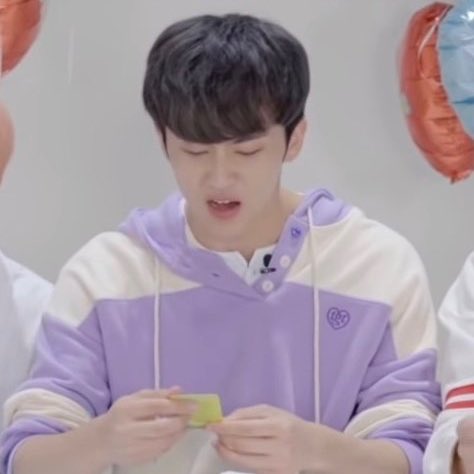 Ieemarkees's tweet photo. mark’s reaction whenever he pulls a haechan pc lmao such a haechan magnet https://t.co/wCInPEzwKk