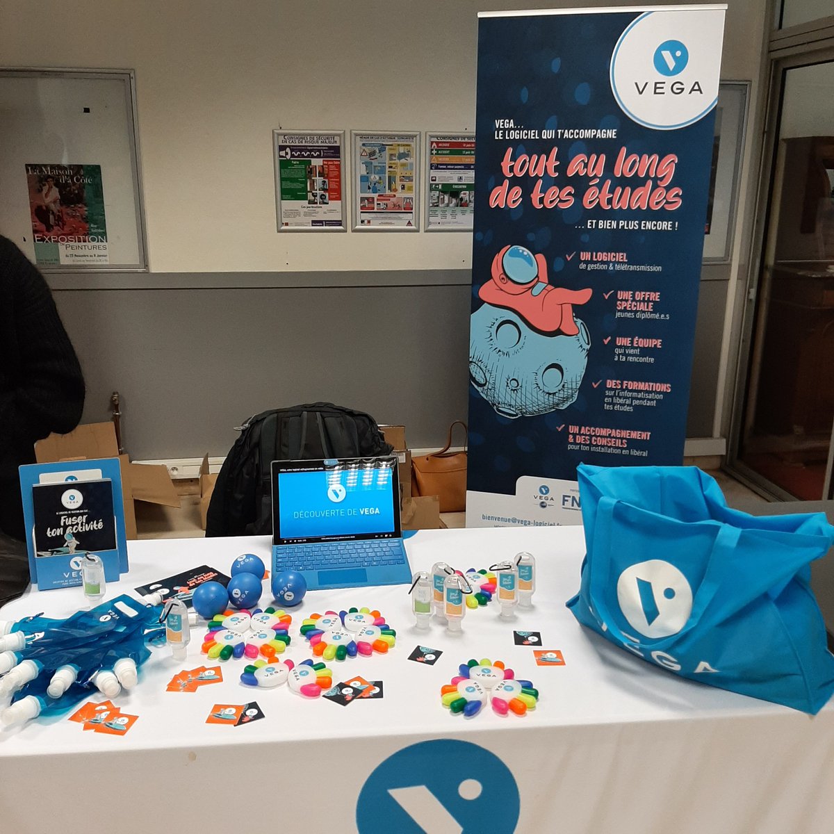 virginie_vega's tweet photo. Aujourd'hui, @LogicielVega a bravé la tempête de neige pour se rendre au WEFF de @La_FNEO à Toulouse.
Merci à tout le bureau pour l'organisation et en particulier à @Chloe_FNEO et à mes contacts toulousains Carla &amp; Margaux.
@LogicielVega partenaire de la FNEO &amp; @Toulouse_ATEO https://t.co/ldFsQEI9GJ