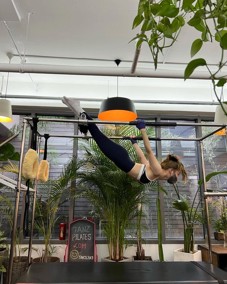 naeyouna's tweet photo. Not to disregard the famous "just keep swimming" line, but going to use "just keep breathing, just keep stretching" instead as it explains these very photos best. Those are what I've been keeping in mind while constantly moving forward with this. 🙌🏻 https://t.co/z5F0A0qttL