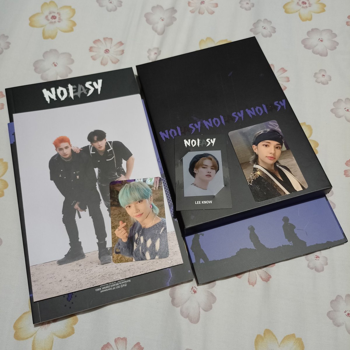 missmzbungee's tweet photo. I was soooo surprised. Hindi na ako magsasana all! I bought a #StrayKids desk calendar from @SurfinShopPH and she decided to giveaway a No Easy album. OMG. Thank you sooo much. I LOVE IT. More power to your shop!
My 1st SKZ album! 💯 And I got dance line PCs. ❤️

#SSPFeedback https://t.co/dbSwfx0yFG