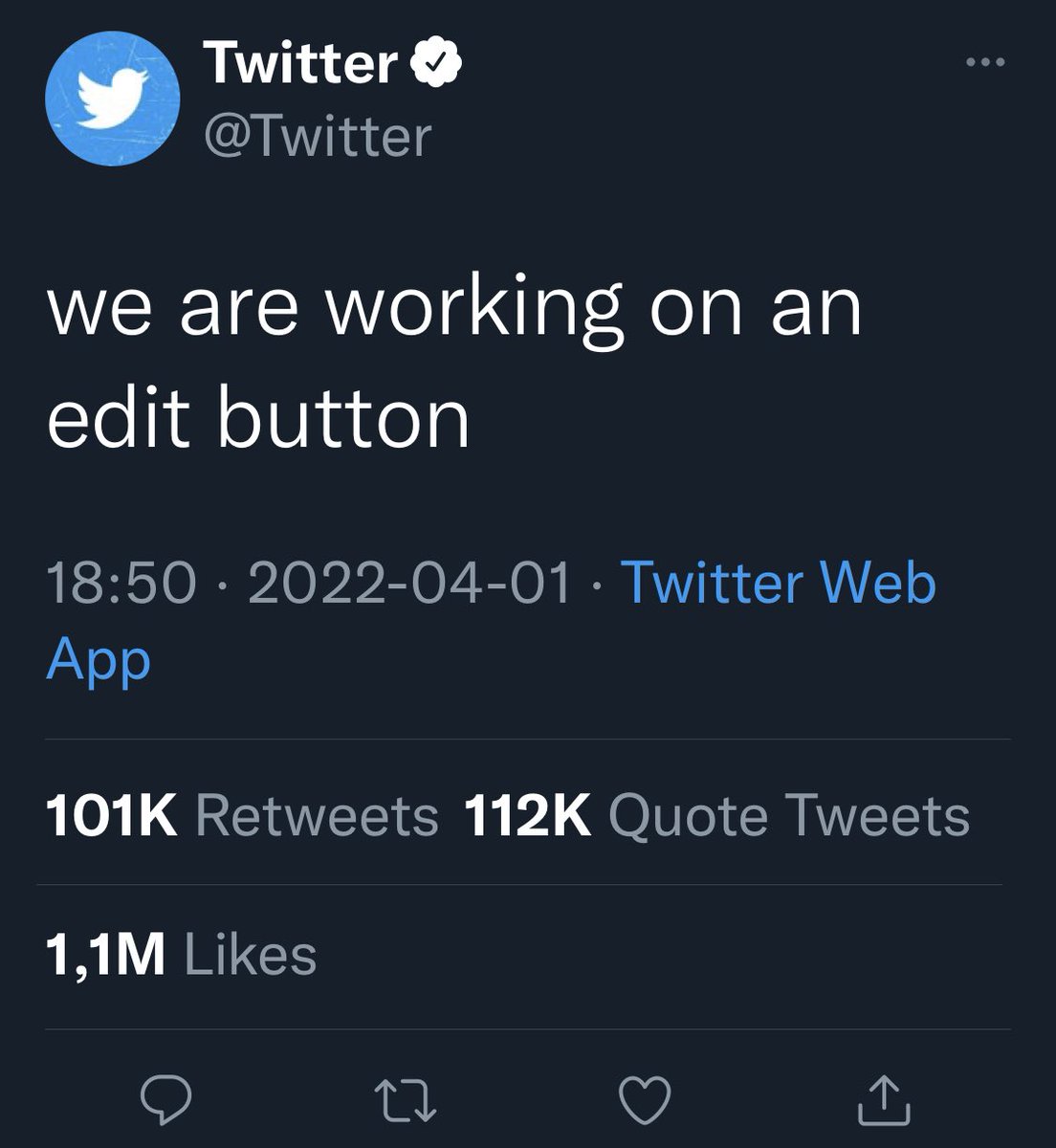 Nu händer det🥴 Tänk kedjereaktionen - redigerar en twittrare måste alla redigera för att inte tråden ska bli kaotiskt? Blir spännande att se hur <a href="/twitter/">Twitter</a> menar