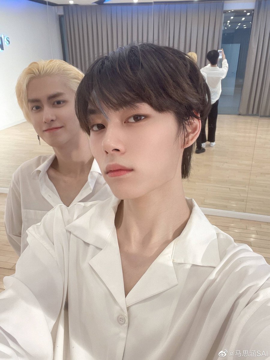 sihanzone's tweet photo. ➳ Ma Sihan weibo update with #YangTao ♡

      [ #马思涵 #MaSihan ] 
        [ #HIGH5 #BC221 ] https://t.co/fB241iWSXq