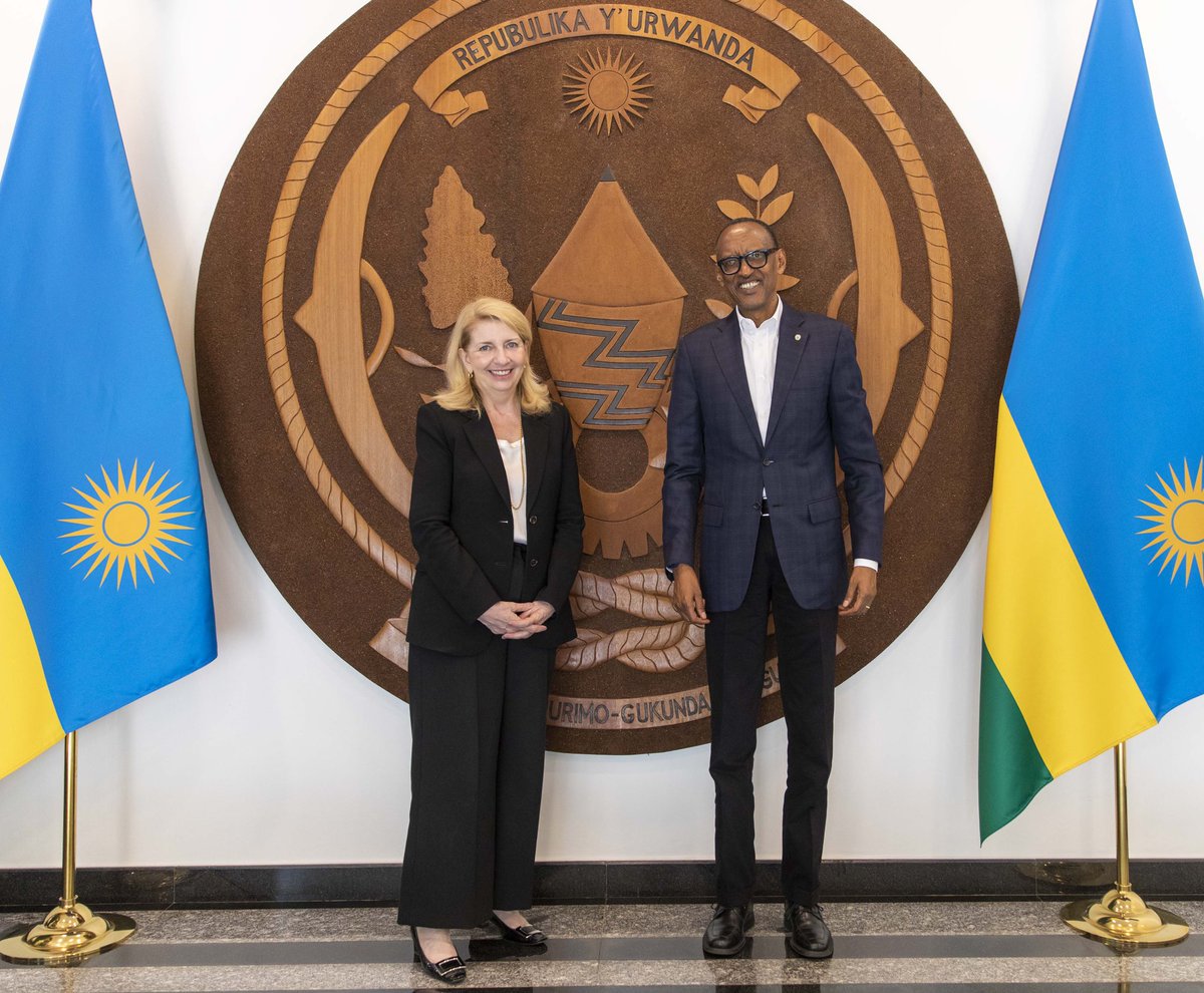 UrugwiroVillage's tweet photo. Today at Urugwiro Village, President Kagame received @unicefchief Catherine Russell, Executive Director of @UNICEF for discussions on ongoing and future projects aimed at the betterment of Rwandan children’s health and well-being. https://t.co/SPYT4DwlqU