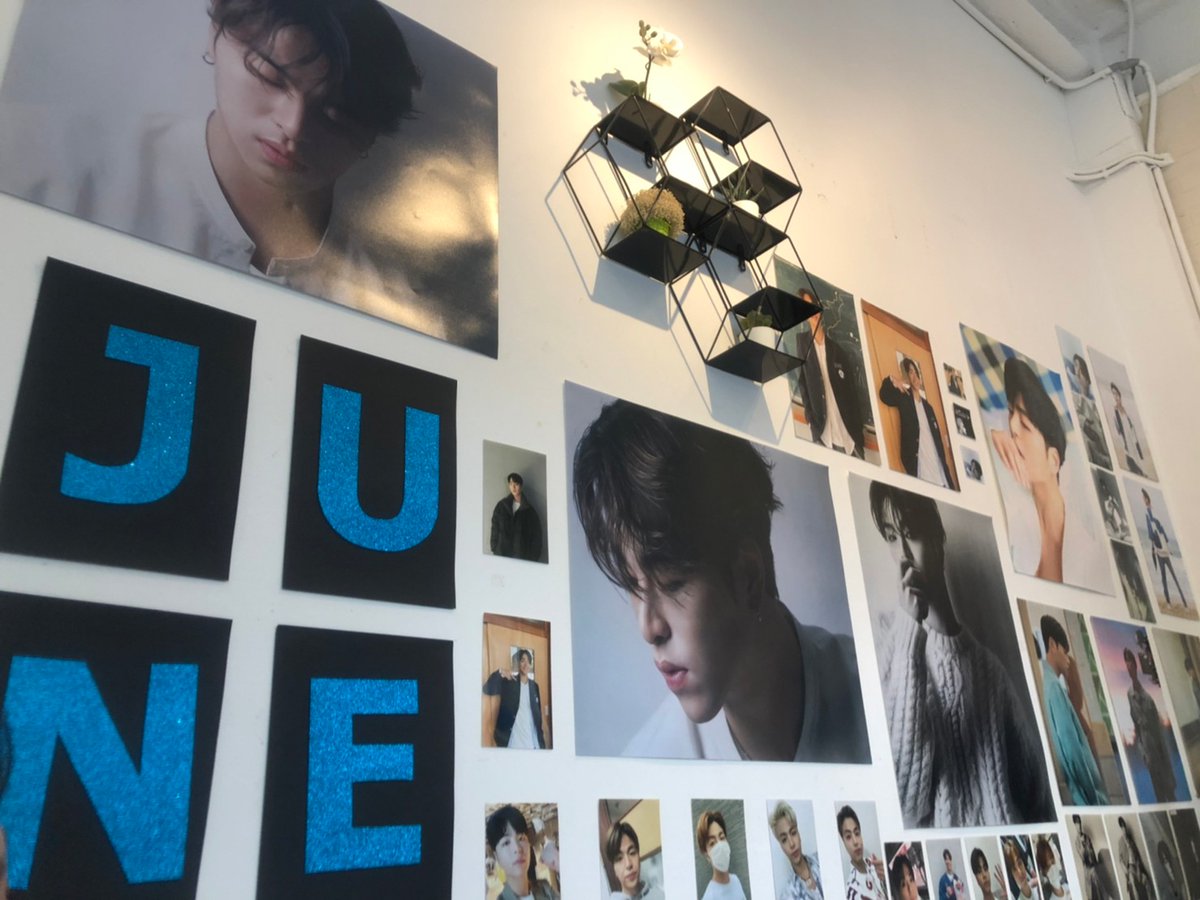 bobjun12's tweet photo. ขอบคุณที่จัดเฟ่น่ารักๆแบบนี้ขึ้นมานะคะ เป็นเดือนเกิดของเราที่เติมพลังได้เต็มเปี่ยม ไม่ค่อยจะได้หวีดเมนตัวเองเลยแต่เราคิดว่าเรารักถูกคนมาก ขอให้มีความสุขสุดๆไปเลยนะเจ้าเน่🤗
#Memorywith_JUNEday
#ไดอารี่ที่26ของจุนฮเว
#다들잘지내죠_오늘준회생일
#26thSpringWithJunhoe https://t.co/xYuD0d40sl