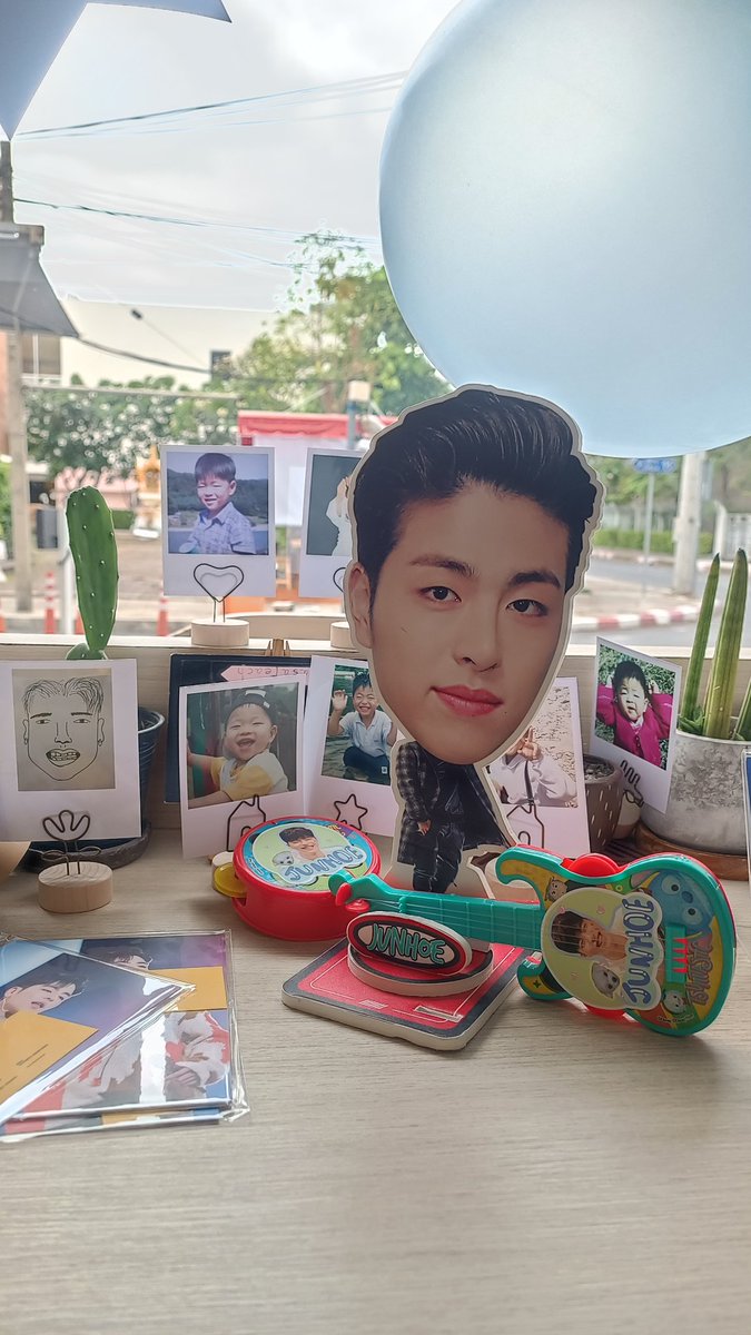 bobjun12's tweet photo. ขอบคุณที่จัดเฟ่น่ารักๆแบบนี้ขึ้นมานะคะ เป็นเดือนเกิดของเราที่เติมพลังได้เต็มเปี่ยม ไม่ค่อยจะได้หวีดเมนตัวเองเลยแต่เราคิดว่าเรารักถูกคนมาก ขอให้มีความสุขสุดๆไปเลยนะเจ้าเน่🤗
#Memorywith_JUNEday
#ไดอารี่ที่26ของจุนฮเว
#다들잘지내죠_오늘준회생일
#26thSpringWithJunhoe https://t.co/xYuD0d40sl