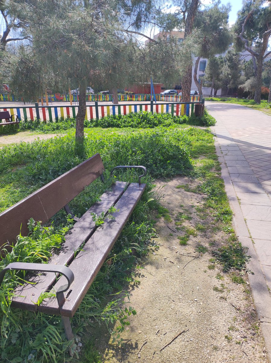 Buenas tardes Sr Concejal <a href="/raultose/">Raúl Toledano</a>, le pediría por favor a @ppyjj_panimal que se dieran una vuelta por el Parque de Los Pinos sito en la Calle Venus posterior y le pegasen un repaso y una reforma ya que llevan años sin meterle mano. Muchas gracias.