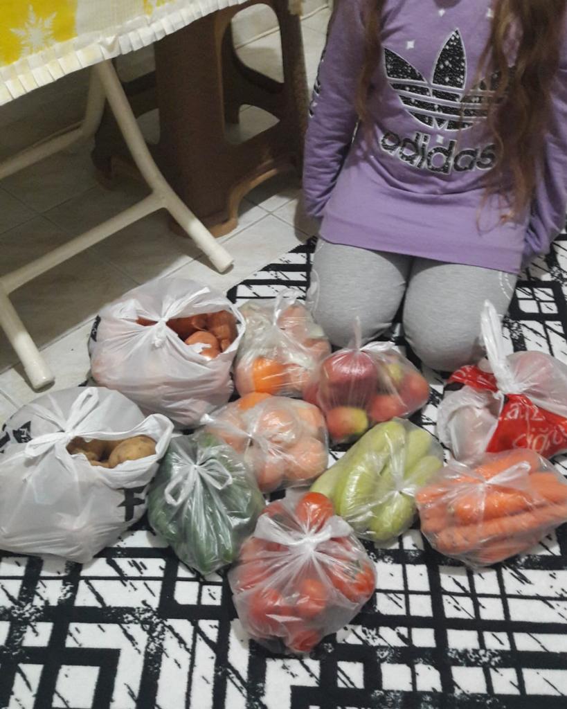 İhtiyaç sahibi ailelerimize erzak yardımı yaptık. Vesile olan herkesten Rabbim binlerce kez razı olsun