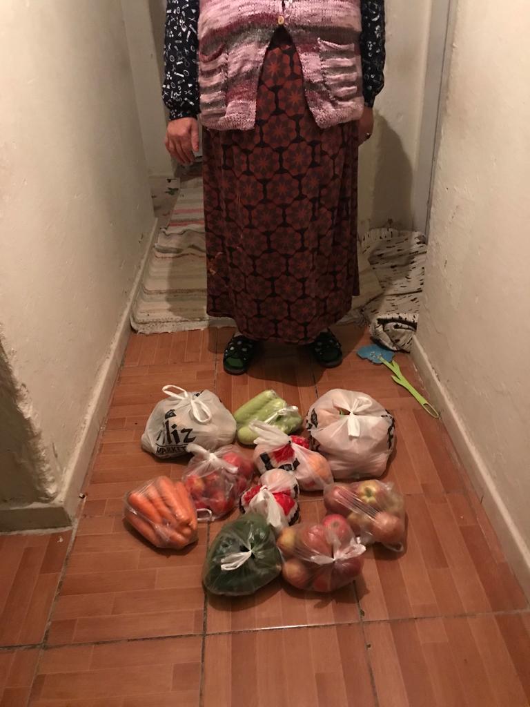 İhtiyaç sahibi ailelerimize erzak yardımı yaptık. Vesile olan herkesten Rabbim binlerce kez razı olsun