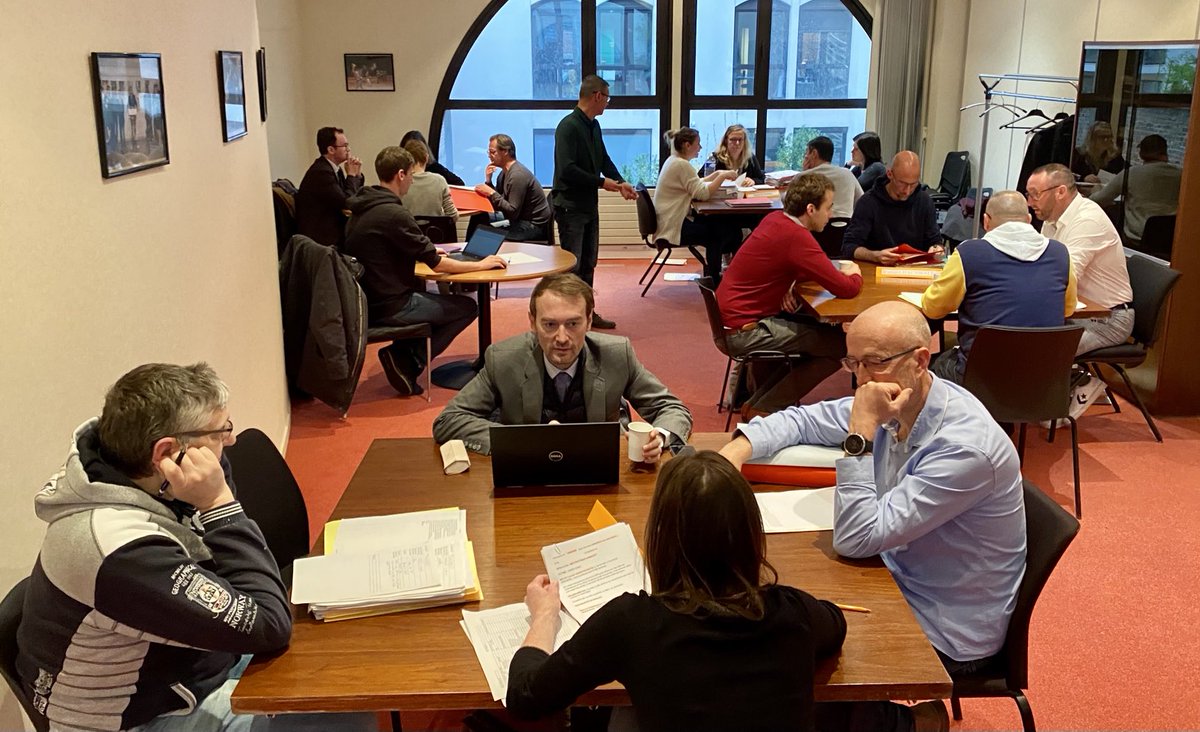 5 magistrats du parquet, 1 contractuel et 12 policiers mobilisés pour un traitement sur site exceptionnel dans les murs du commissariat. 4ème opération depuis fin 2021. Objectif : réduire les stocks et améliorer les délais d’enquête. Un exemple de notre coopération quotidienne