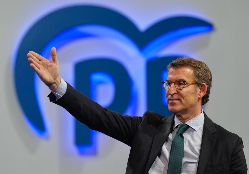 NunezFeijoo's tweet photo. El PP se ha construido ensanchándose y sumando a muchos ciudadanos. Estoy ilusionado porque sé que podemos ofrecer un Gobierno, una política y una España mejor para todos los españoles.

Hay hambre de cambio y ese cambio ya se ha iniciado.

En @populares estamos #Preparados https://t.co/ZPeL7pkkF0