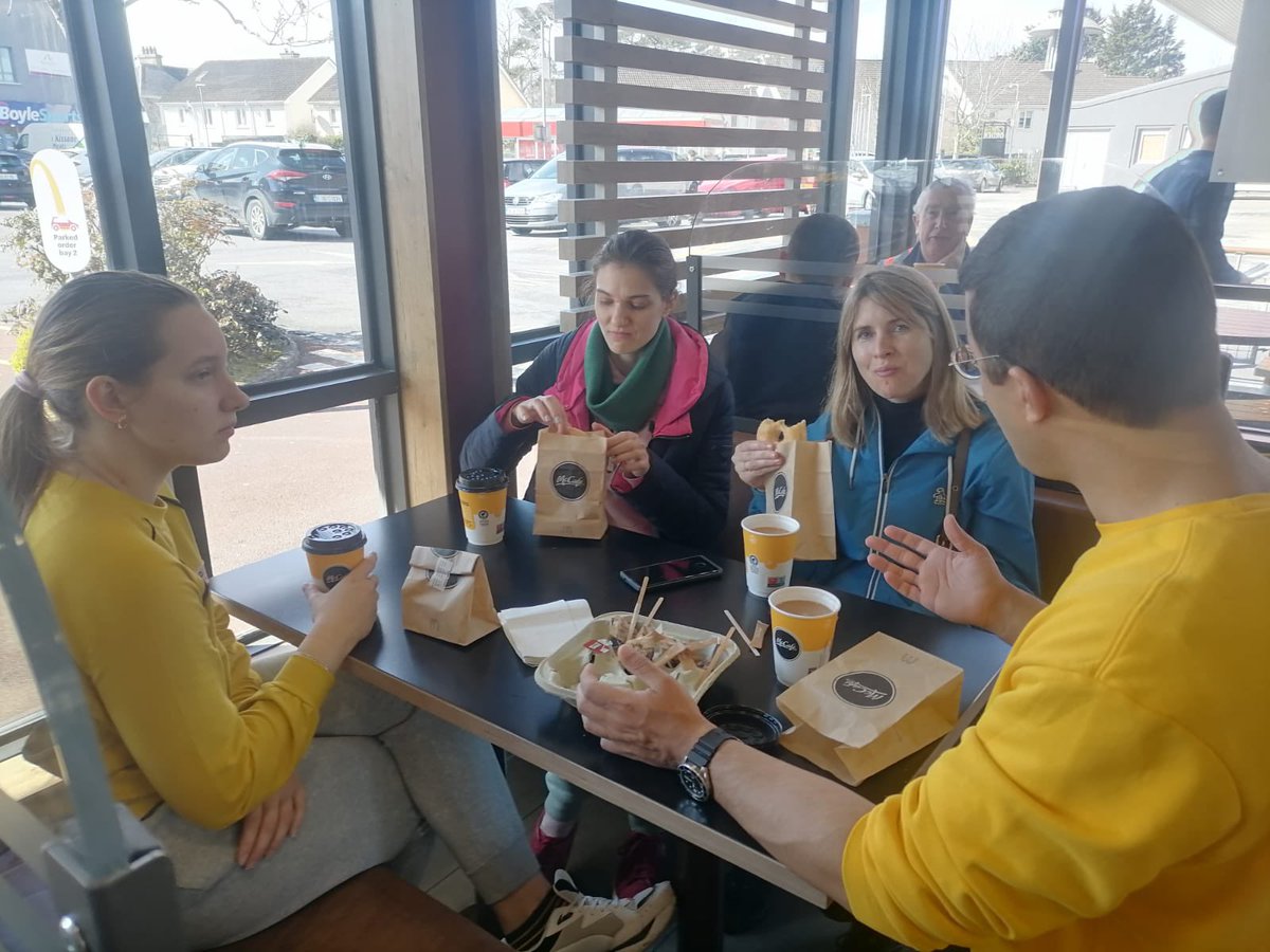 TraleeChamberAl's tweet photo. Thanks to McDonalds Tralee for looking after our volunteers this morning after a great team effort for the county cleanup. .@GarveySVTralee .@ManorWestRetail and Manor West Hotel all putting their shoulders to the wheel with Tralee Tidy Towns #tralee #teamworkmakesthedreamwork https://t.co/p6fThoW8TF