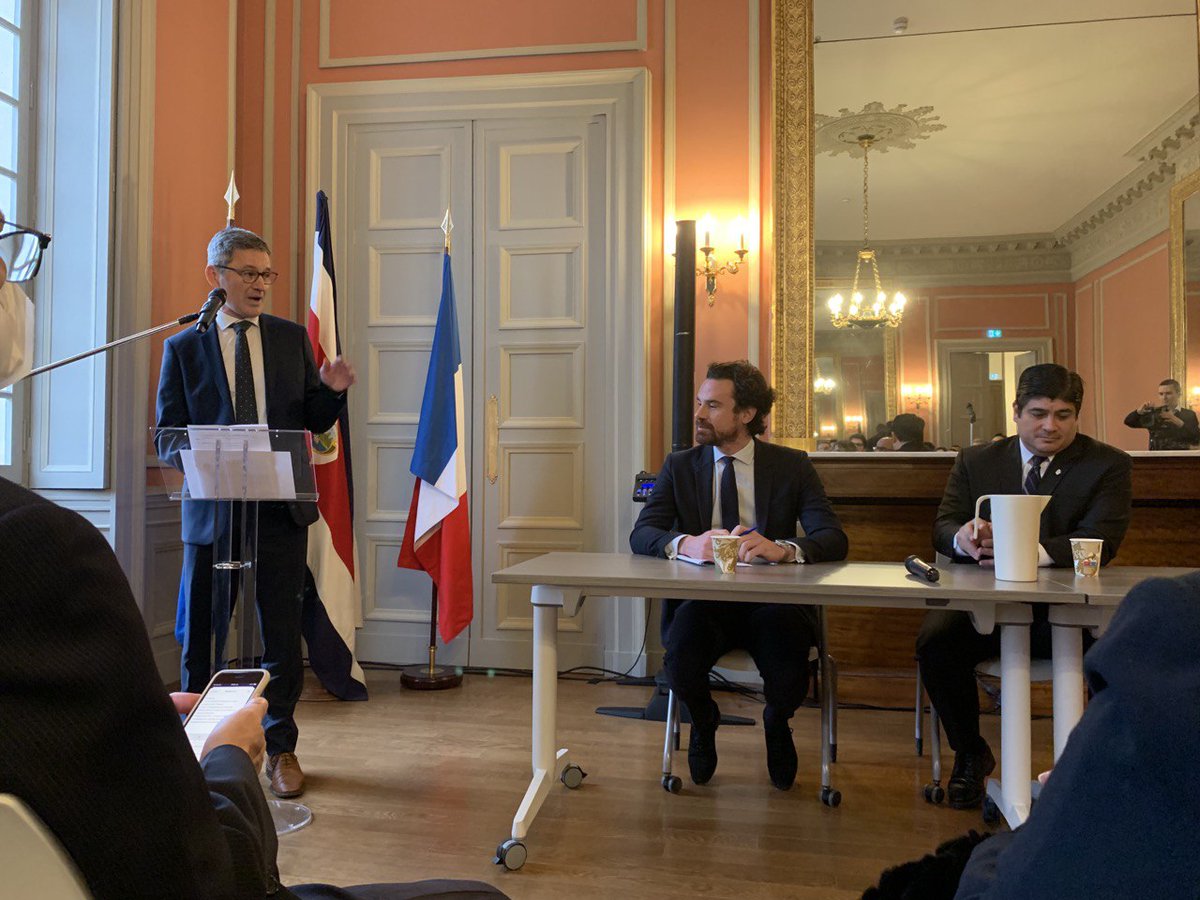 DGamboa23's tweet photo. During my last week as an intern at the OPALC, we had the pleasure to receive the President of Costa Rica @CarlosAlvQ at @sciencespo. Together with @MathiasVicherat  @Gaspard_Estrada and @AbyaYalaParis, we held an interview and a conference with the head of State. https://t.co/Hzi2wnyz4R