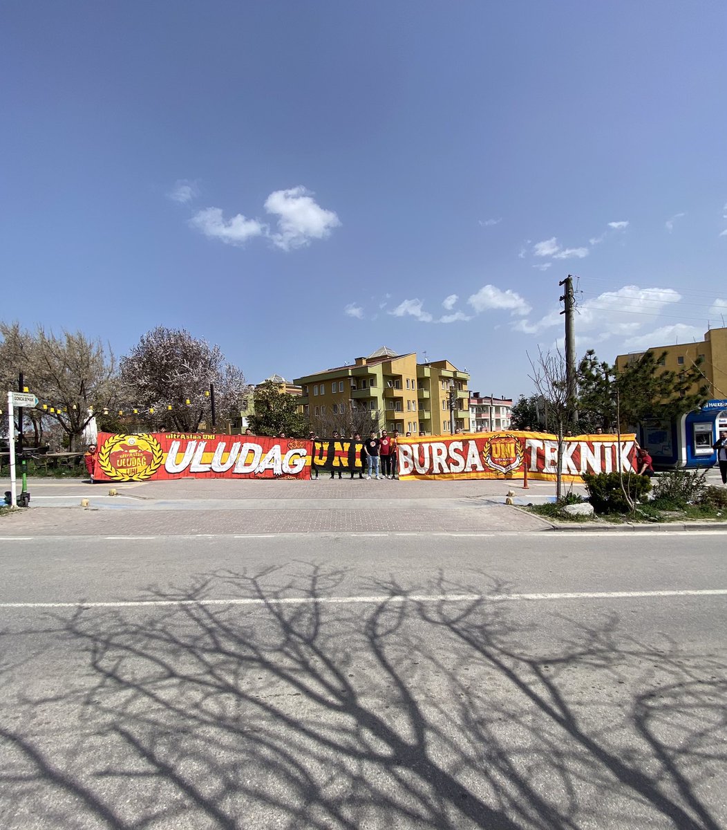 uAUNIBursaTek's tweet photo. GENÇLİĞİMİZ FEDA OLSUN SENİN UĞRUNA!

GALATASARAY’ımız karagümrük maçı için İstanbul yolundayız. 
#ultrAslanUNI #MarmaraBölge https://t.co/1wHWlajr0j