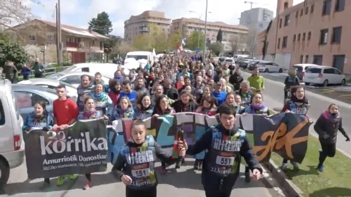 arkkuso's tweet photo. Aupa #Barañain-go emakumeak lehen lerroan! 

#korrika #Korrika2022 #KorrikaIrunerrian https://t.co/ovY1pkSqcR