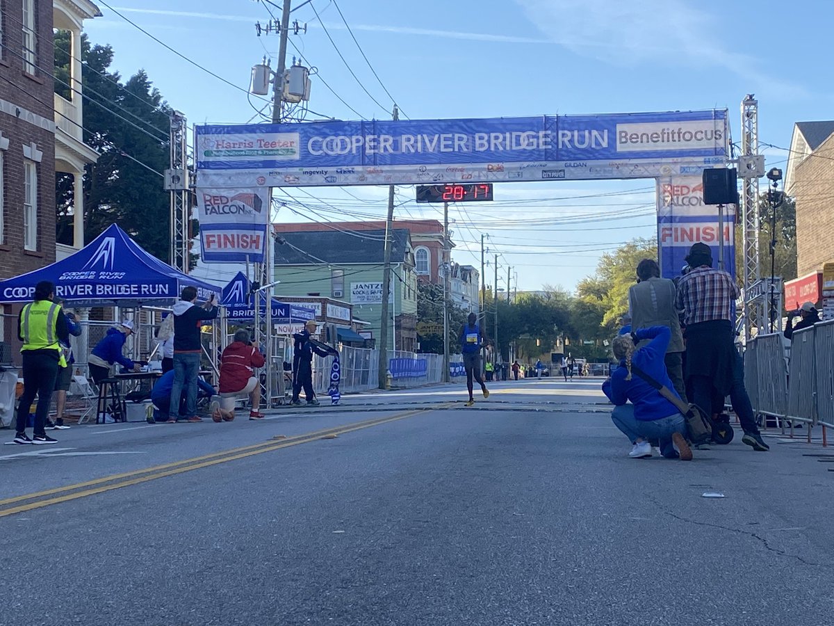 KatieKaminTV's tweet photo. And we have a winner!! #Live5BridgeRun https://t.co/MviHchBJh5