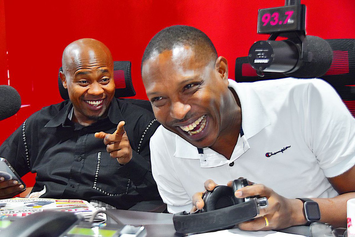 bajabiri's tweet photo. #Miaka8 ya @EfmTanzania hongereni na consistency hiyohiyo.
Mmeleta mapinduzi kwenye sekta ya habari...na burudani.....muda mchache sokoni mafanikio makubwa yasiyo kifani.... https://t.co/KbzAOnFji8