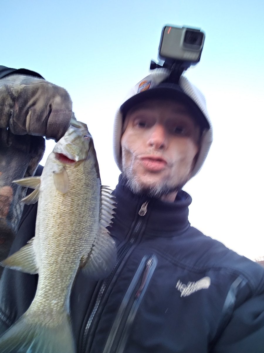 GuywithaGoProFS's tweet photo. Thats not guppy lips;thats saying "two" while the pic was being taken.#okashirascrewhead #sparkshad https://t.co/0uwcIeWWxh