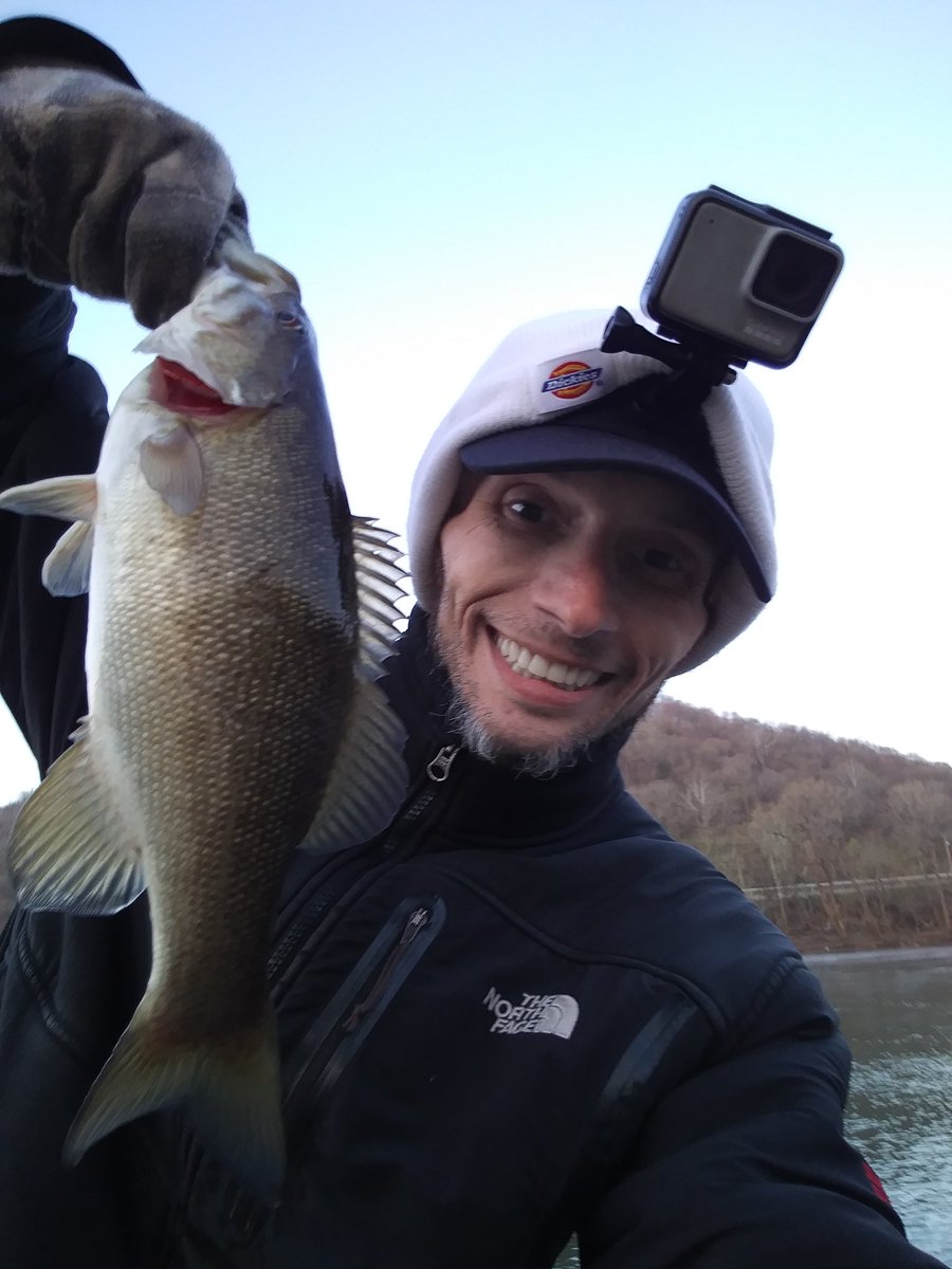 GuywithaGoProFS's tweet photo. Thats not guppy lips;thats saying "two" while the pic was being taken.#okashirascrewhead #sparkshad https://t.co/0uwcIeWWxh