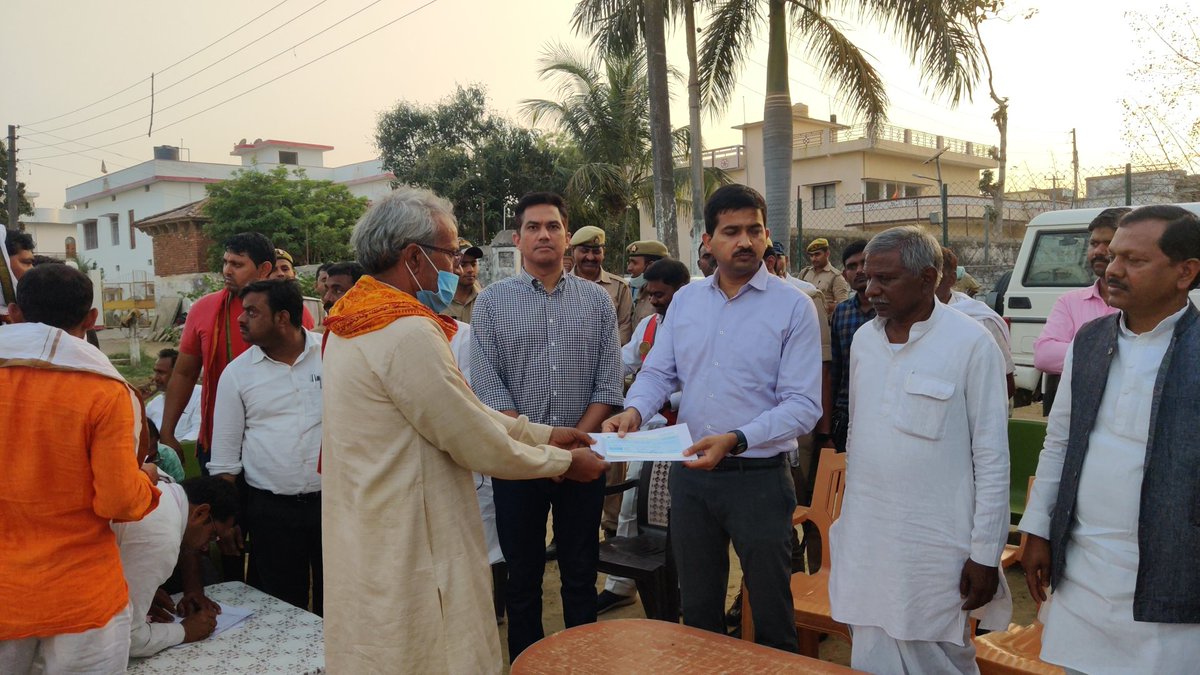 iaspremprakash's tweet photo. खेत खलिहान दुर्घटना योजना के तहत, सभी 21 प्रभावित काश्तकारों को संपूर्ण मुआवजा वितरित। https://t.co/rGopMfPlOW