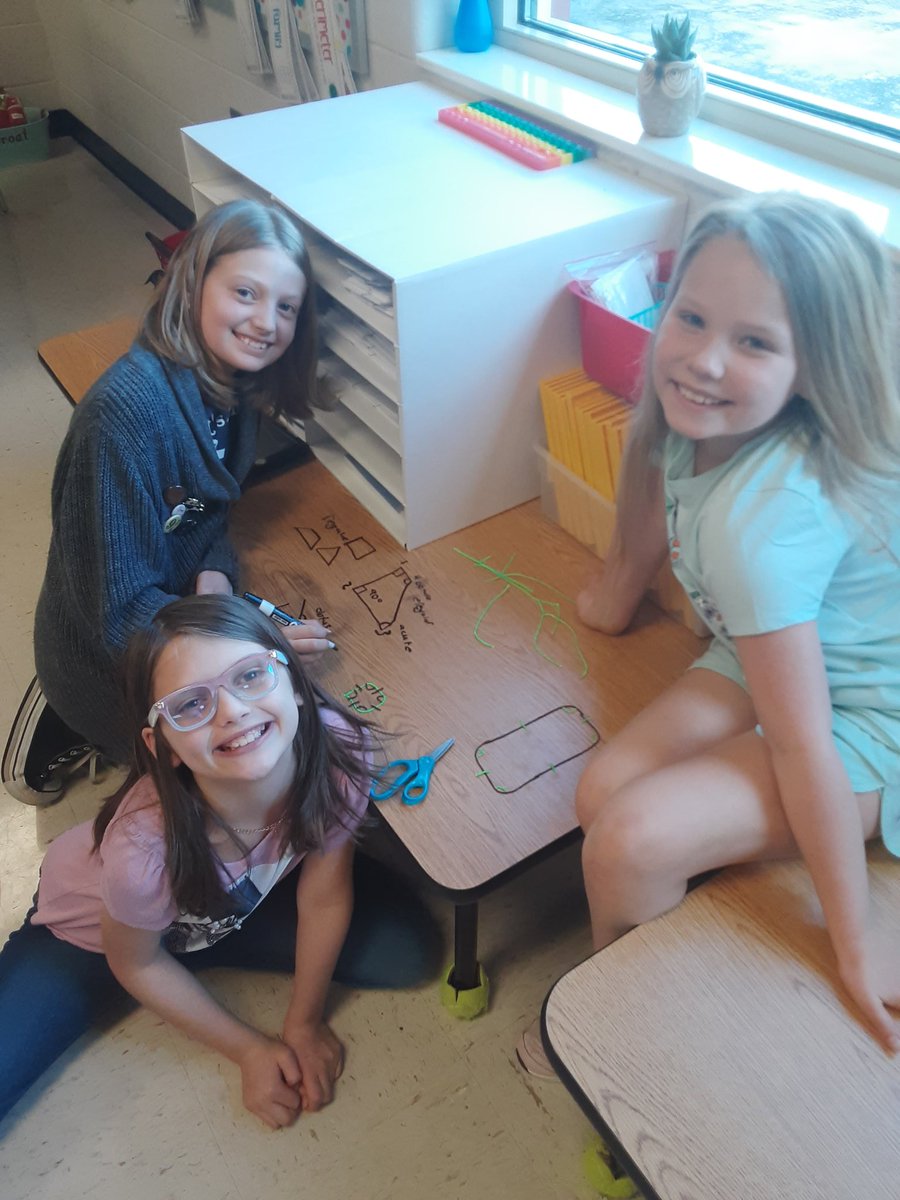 SproatMrs's tweet photo. Synergizing with an amazing 5th grade class to learn more about polygons. https://t.co/SwTqc0HHQd