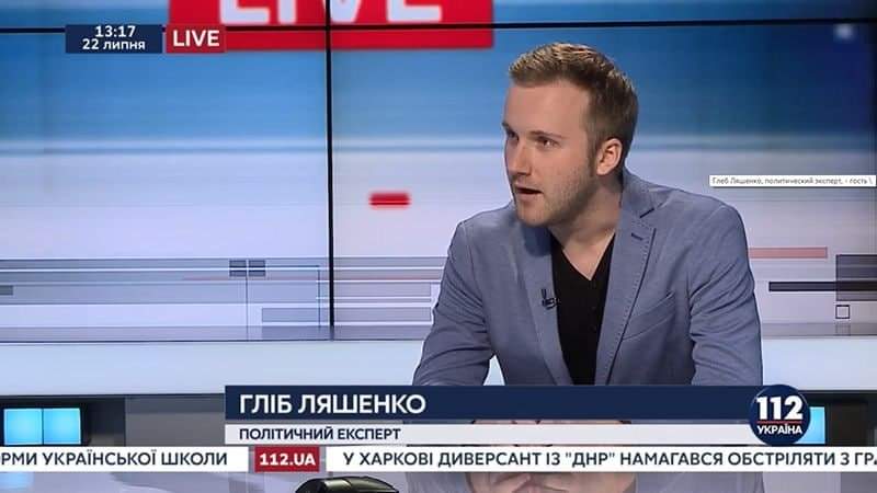 BlackRussian84's tweet photo. 🇺🇦 A Lvov, le SBU ont arrêté le blogueur Gleb #Lyashenko, accusé de haute trahison pour sa position sur l'opération spéciale russe en Ukraine. Il risque jusqu'à 15 ans de Prison.
Lyashenko a proposé à l'Etat de capituler et a placé toute la responsabilité sur Volodymyr Zelensky. https://t.co/6KRXNg4lFB