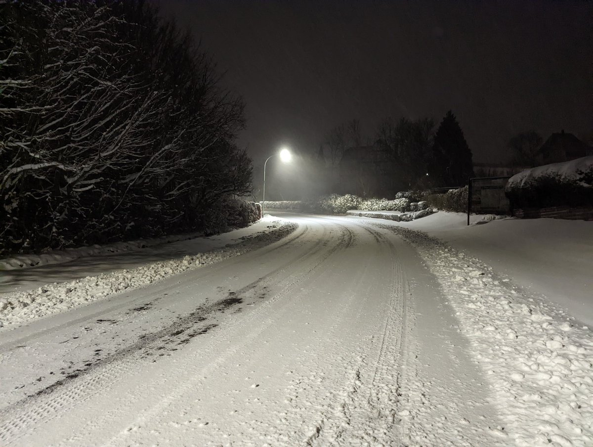 Unwetter24net's tweet photo. 🌨☃️ Die Schneehöhen heute morgen:

Zugspitze: 253 cm
Großer Arber: 129 cm
Feldberg (Schwarzwald): 42 cm
Taufstein (Vogelsberg): 36 cm
Fichtelberg: 33 cm
Kall-Sistig: 26 cm

https://t.co/0c9NS7Ctoz

#Schnee #Neuschnee #Messwerte #Wetter #Wintereinbruch #Aprilwinter https://t.co/UKA3QlRaJv