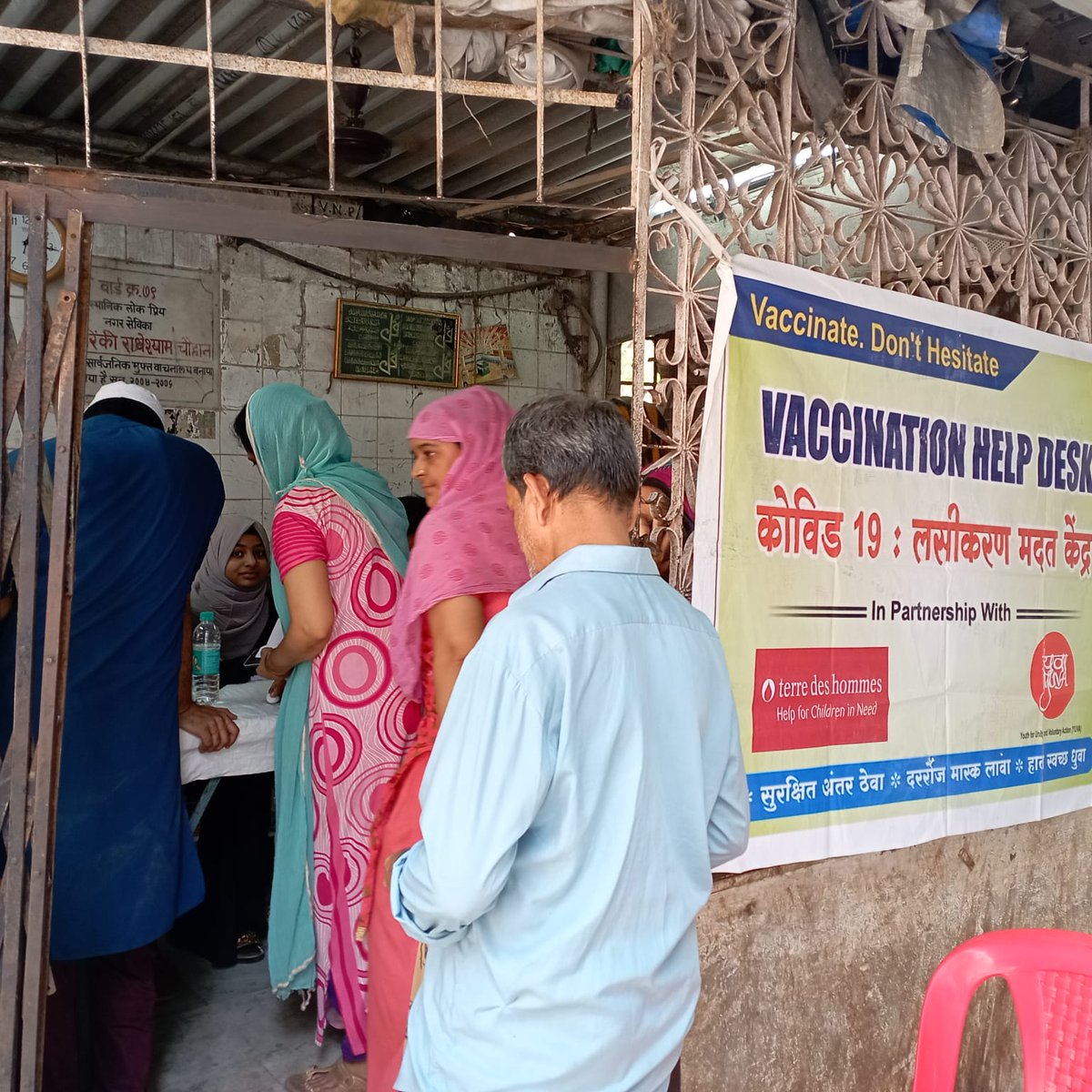 OfficialYUVA's tweet photo. Access to healthcare is a basic right! Glimpses from the past few days of health camps for marginalised community members in Turbhe Quarry and Vashi Naka supported by @dasra #BackTheFrontline and a vaccination help desk at Bandra supported by @tdh_de https://t.co/BnsXmhYf5B