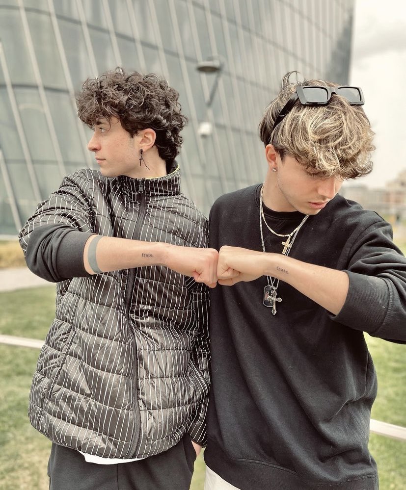stellahood02's tweet photo. “… I ain't ever seen two pretty best friends 
It's always one of them gotta be ugly”
Ehm, sure, anyway so… https://t.co/IuLU55VtaX