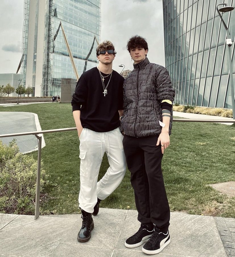 stellahood02's tweet photo. “… I ain't ever seen two pretty best friends 
It's always one of them gotta be ugly”
Ehm, sure, anyway so… https://t.co/IuLU55VtaX