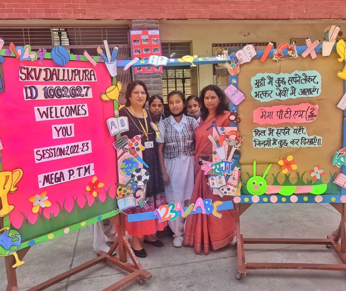 DCPCR's tweet photo. Team @DCPCR actively took part in #MegaPTM and visited schools across Delhi to understand the needs and well-being of the children. 

This initiative is extremely important as children are returning to schools after almost 2 years of online learning 

(2/n) https://t.co/JWI58vt3gk