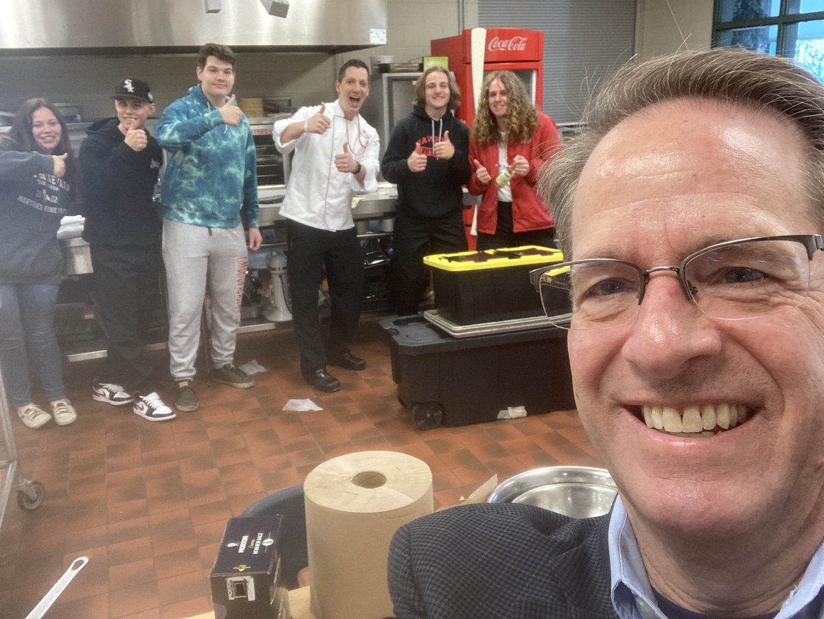 NHDeptEd's tweet photo. ⁦@Pinkerton_NH⁩ culinary loading up to head to Boston for ProStar culinary completion. Good luck team Pinkerton! https://t.co/zJGgpRj1MH