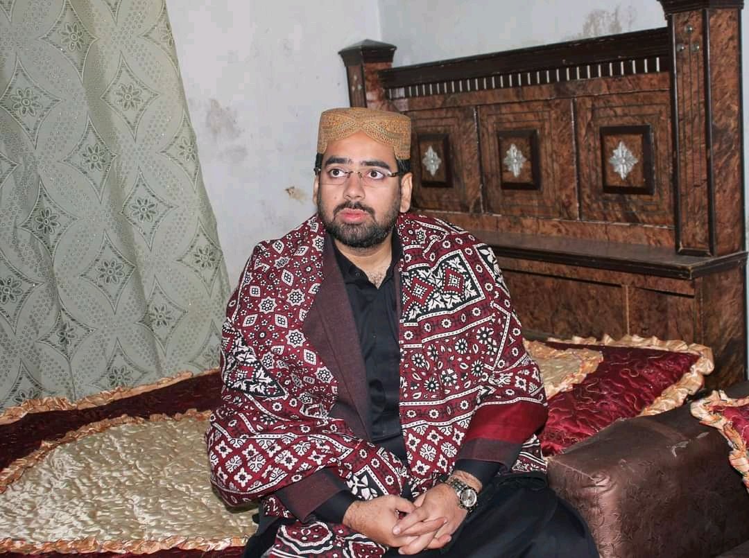 TeamSyedHussain's tweet photo. پاکستان پیپلز پارٹی کے صوبائی رہنما اور تحصیل کنگری کے صدر شھزادہ پیر سید حسین شاہ جیلانی صاحب کا بچوں اور اپنے چاہنے والوں سے پیار کرنے کا خوبصورت منظر ✌️🇱🇾✌️❤️🙏
@BBhuttoZardari @BakhtawarBZ @NEWS_BILAWAL @SHussainJillani @ZobiakhurshidZK @ZobiaKhurshid https://t.co/Q7lBDMDTRJ