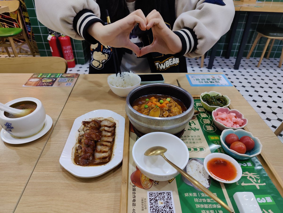 AlborMeow's tweet photo. @eezzhhh 长那么好看是不是故意来勾引我的 https://t.co/XH7A5rBJ7S