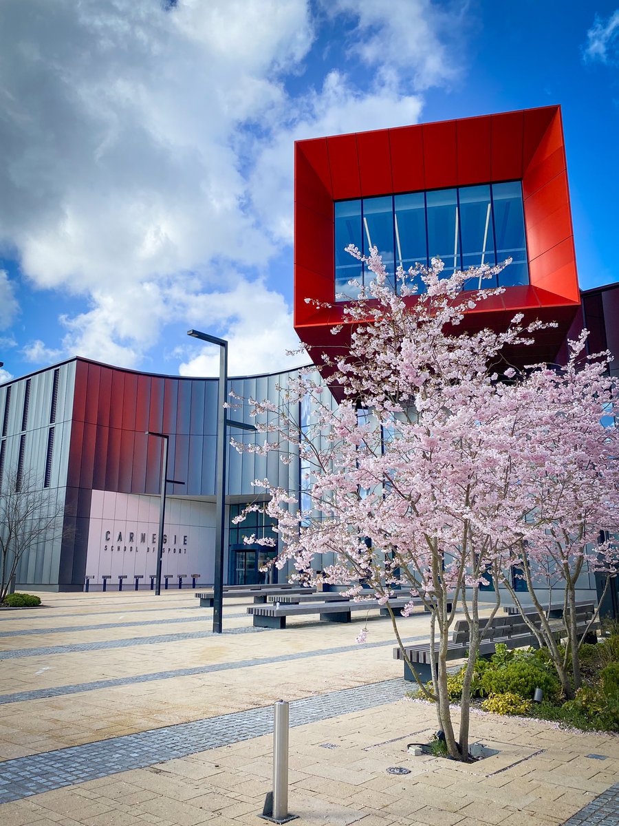 Joeynoble's tweet photo. Really impressive new building at @leedsbeckett Uni. Nice sports facilities as well, a huge variety on offer.
#uni #applicantdays https://t.co/tWWN9NiofI