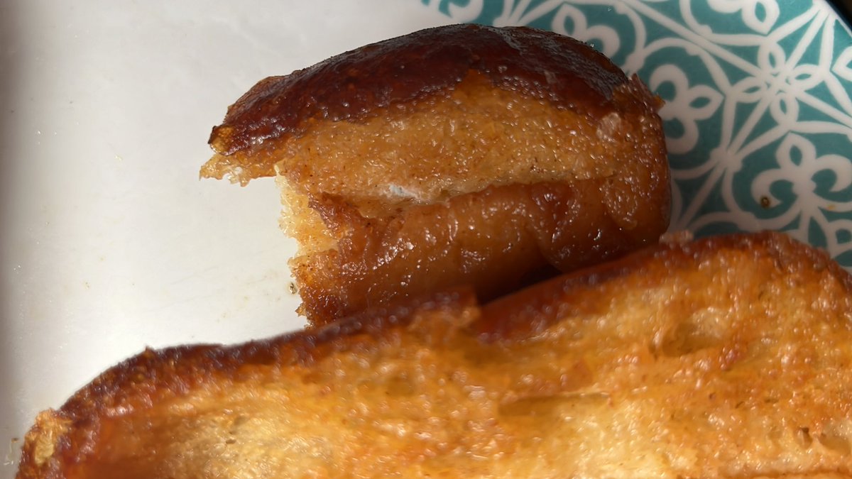 mc_leyva's tweet photo. @SupermercadDANI @HiperDANI Ayer compré estas torrijas. Hoy me doy cuenta de que tienen moho, ¿eso también iba incluido en el precio? 😒 https://t.co/yQcRYT8XeO