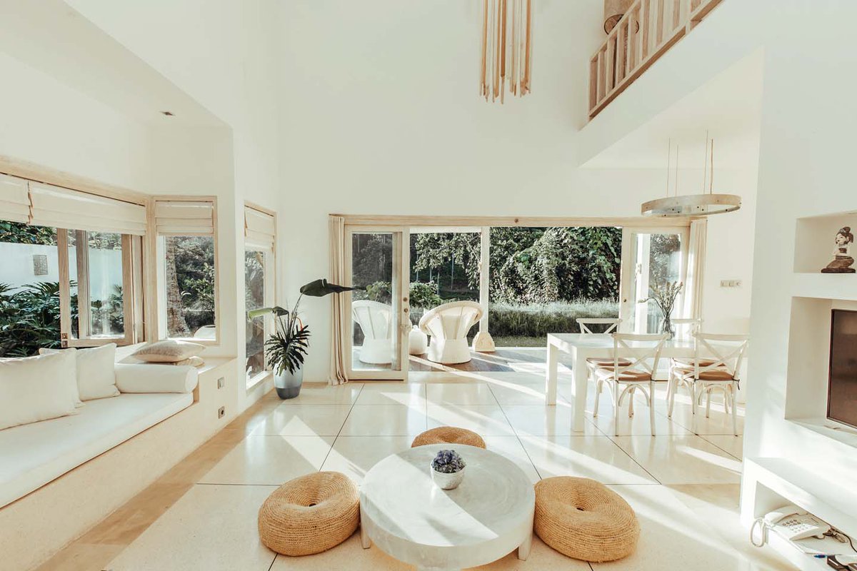 Perched on the cliff-edge, Lotus Cloud is our most exquisite villa, with bespoke tropical interiors that ooze with laid-back elegance. Every inch and object in Lotus Cloud has been lovingly handpicked, custom-designed and hand-made by local artisans. 
cloudninebali.com/lotus-cloud-vi…
