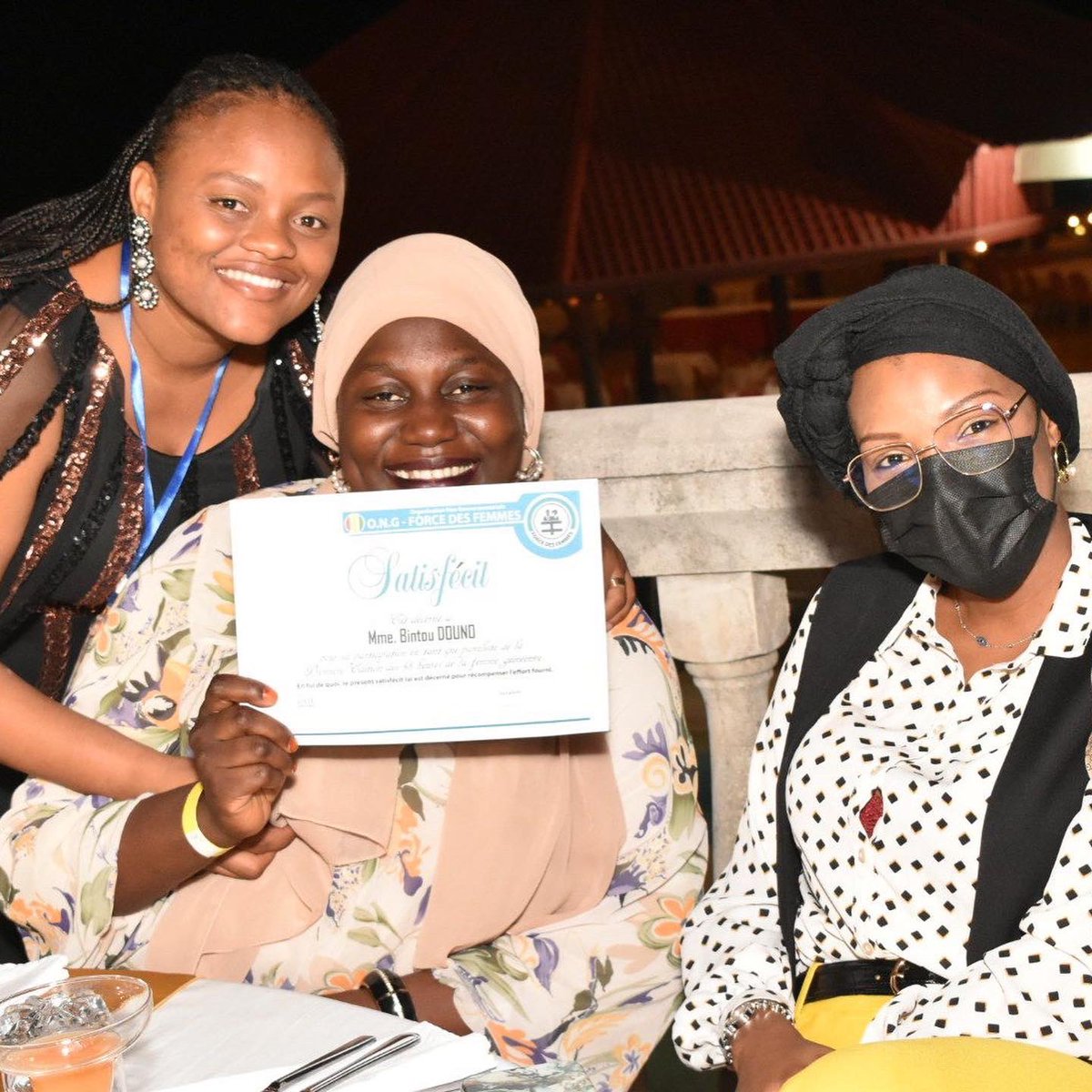 force_femmes's tweet photo. [Ceremonie de clôture des 48heures de la femme Guineenne ]

Revivez en images la première édition avec l’ensemble des participants.

Partenaires : Groupe SONOCO - Palm Camayenne - Cis Média - SOGUIBEC - Illy Café - Mariabagshoes - Éden Ruvala https://t.co/MLfH4vMu5D