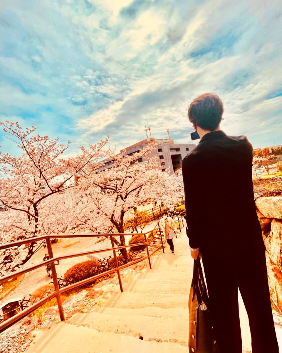 yuya_style's tweet photo. 未来を撮影中📸

どんな世界になるか
ワクワクしますね😜

#未来 
#夢 
#可能性 
#桜 
#hsestyle 
#ystyle 
#dance 
#hamamatsu 
#浜松 
#やらまいか大使 https://t.co/TLthWiNKLn