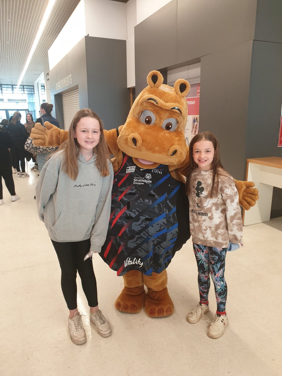 BruceAitchison's tweet photo. Back at the @EmiratesArena for the @SirensNetball v @TeamBathNetball in the @NetballSL
GREAT TO BE BACK!
#SirensTribe #HeadlinesNotSidelines #VNSL #womeninsports
@tamsingreenway @WorldNetball_ https://t.co/Pl5Noh79PV