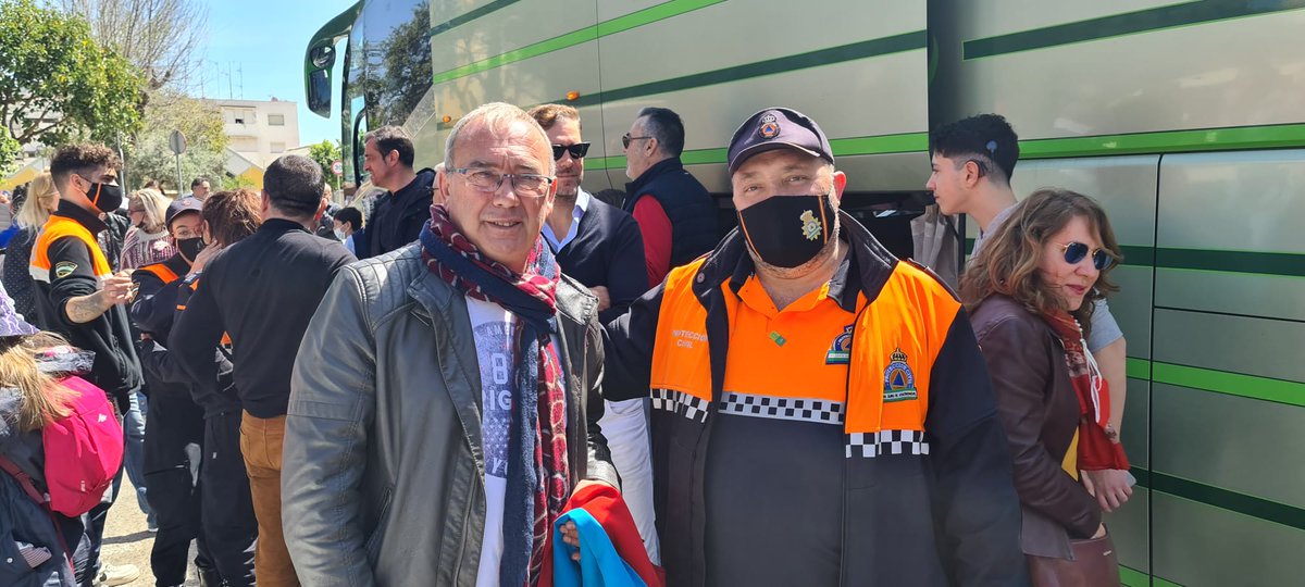sjaznalfarache's tweet photo. El alcalde @sjaznalfarache @FdoZamoraR
 les ha recibido junto a miembros de la corporación

Todas las familias de refugiados serán reubicadas en hogares de acogida https://t.co/1aKx28oCcN