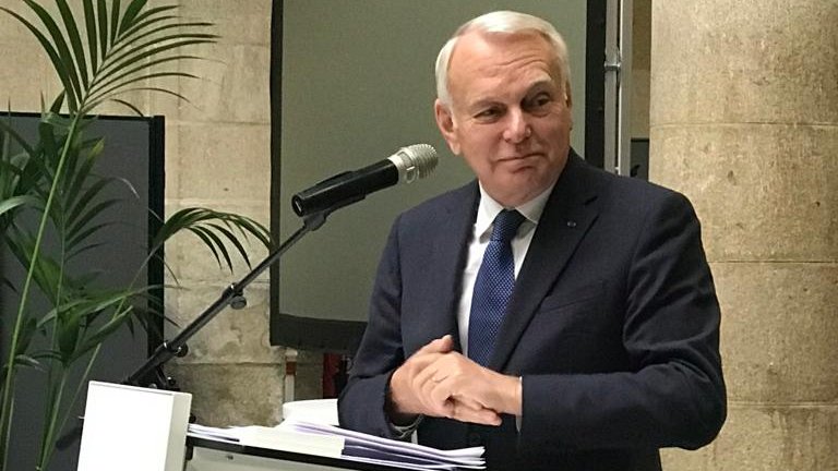 fondation_me's tweet photo. Aujourd'hui à l'Hôtel de Ville de @VilledeQuimper, en présence de @AssihIsabelle, @jeanmarcayrault a remis les insignes de chevalier de l'Ordre National du Mérite à Max Relouzat, militant de la mémoire de l'esclavage et des outre-mer en Bretagne 1/8 https://t.co/d6Rc71ebv8